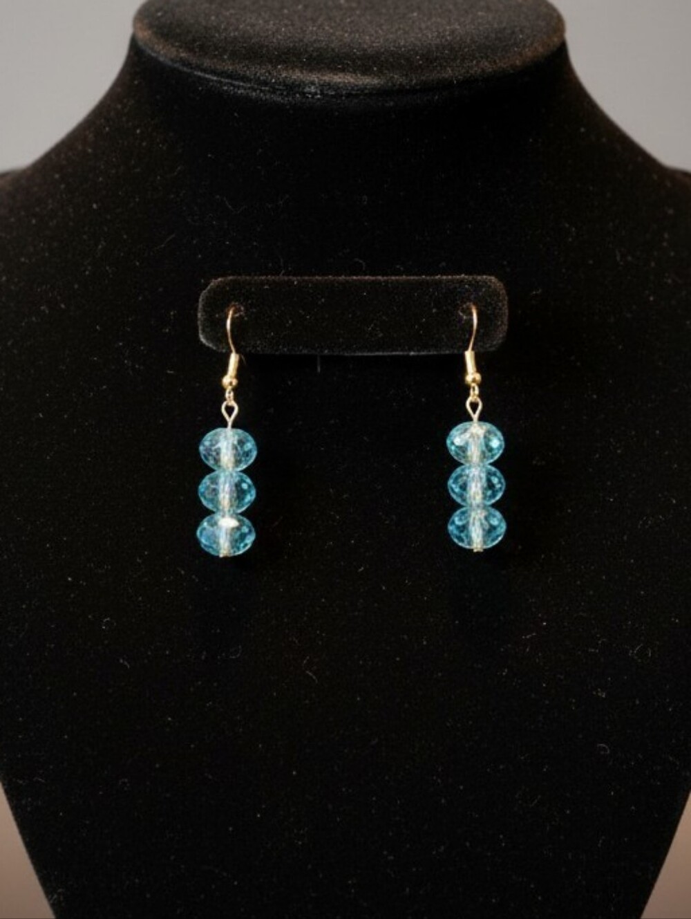 NWT Elegant Blue Beaded Earrings